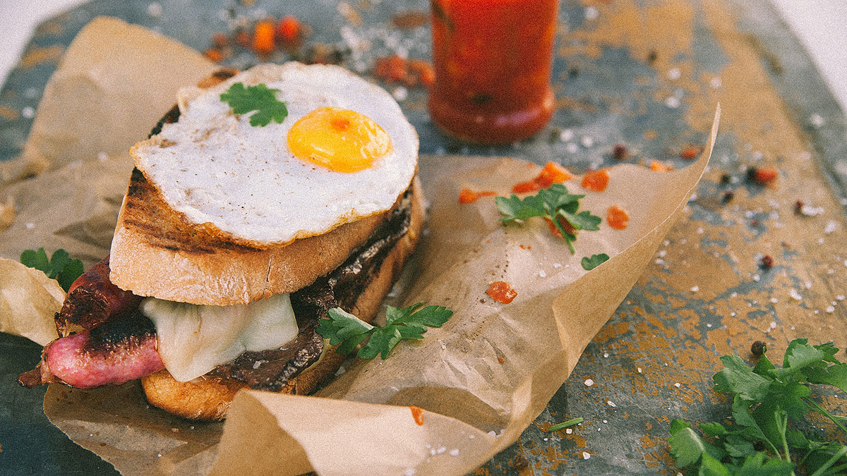 Francesinha aneb croque madame po portugalsku