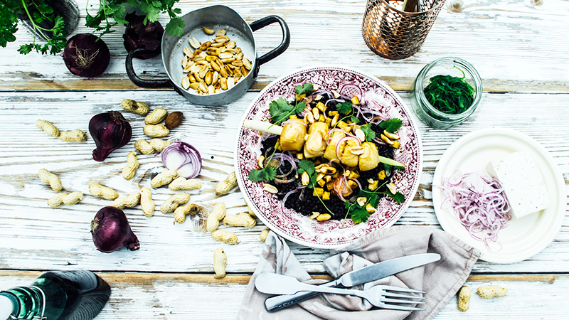 Hřebenatky s citronovou trávou, tofu a čočkou