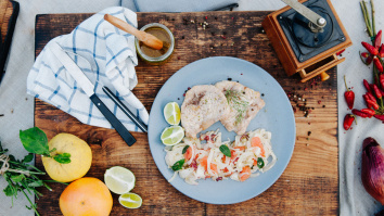 Steak z mečouna s fenyklovým a grapefruitovým salátem