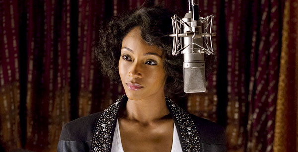 Yaya DaCosta v roli Whitney Houston