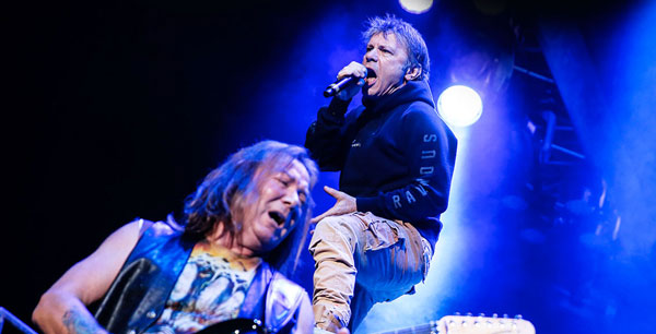 Zpěvák Iron Maiden Bruce Dickinson