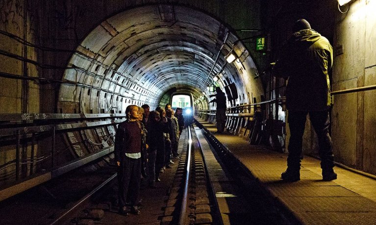 Rukojmí ve tmě 1. a 2. série – kriminální seriál - Foto 1