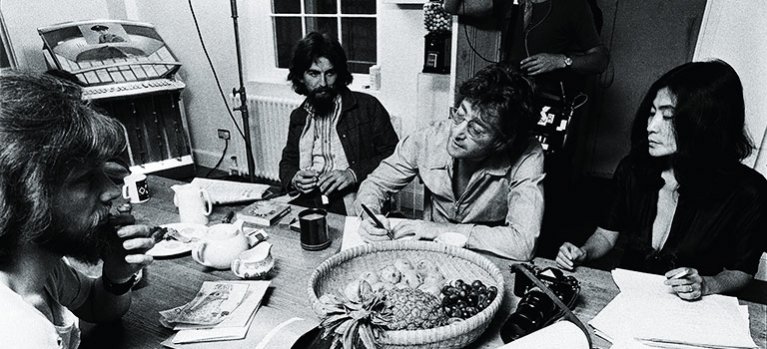 John a Yoko: Nad námi jen nebe