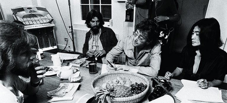 John a Yoko: Nad námi jen nebe