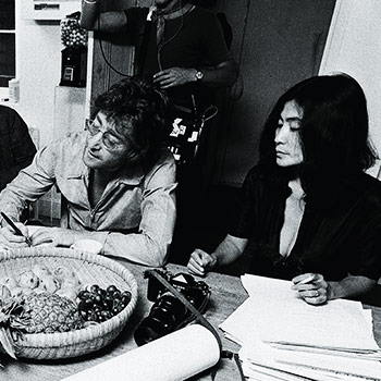 John a Yoko: Nad námi jen nebe