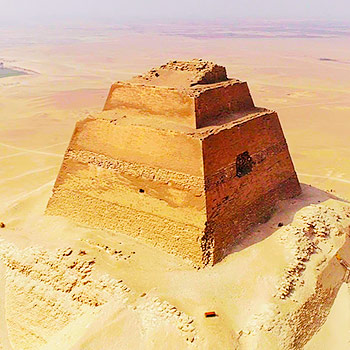 Pyramidy: rozlousknutí záhad