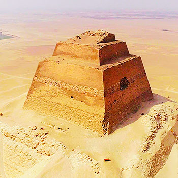 Pyramidy: rozlousknutí záhad