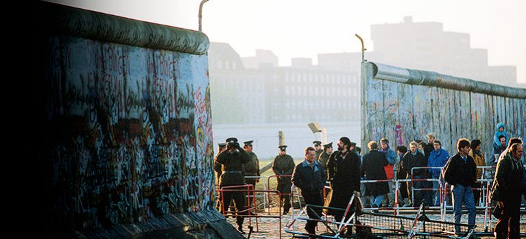Události: Vztyčení a pád  Berlínské zdi