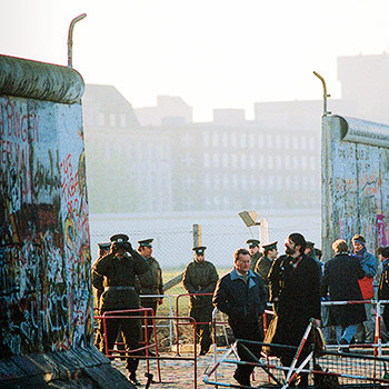 Události: Vztyčení a pád  Berlínské zdi