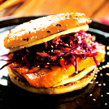 Dejte si… burger z lososa – kuchářská show