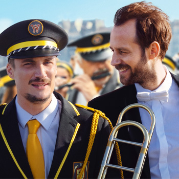 Kapelo, hraj – francouzská komedie